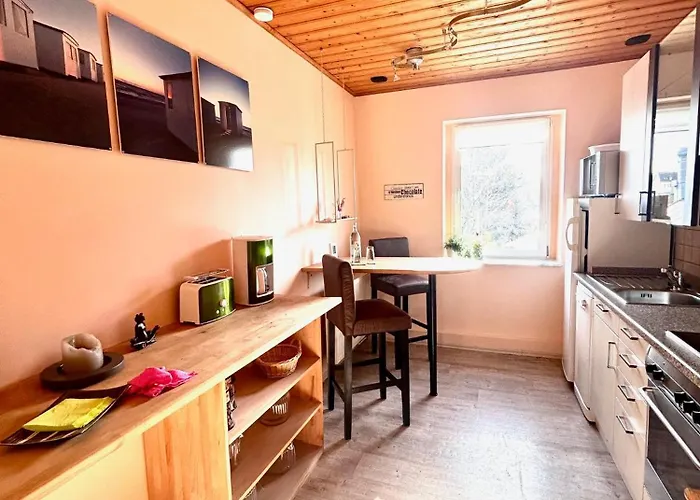 Tina * נאומבורג