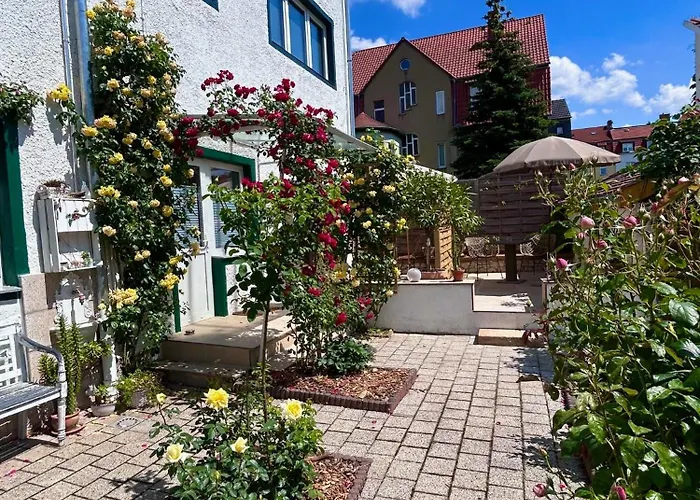 Tina נאומבורג